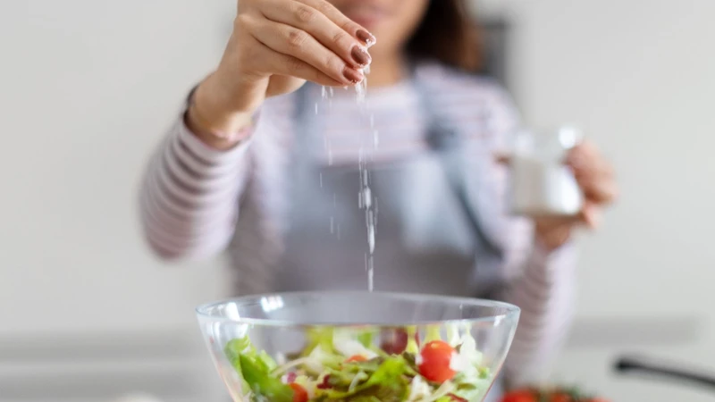 Thèm mặn là thiếu chất gì? Mất nước và rối loạn điện giải có thể là nguyên nhân