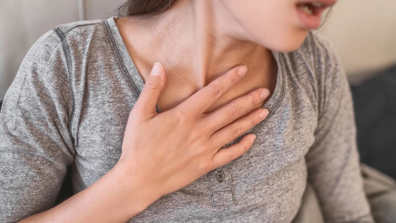 Khó thở là một triệu chứng của bệnh thiếu máu huyết tán