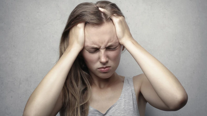 Đau đầu là triệu chứng thường gặp của thiếu máu não