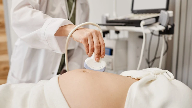 Thiểu sản xương mũi là tình trạng xương mũi của thai nhi có kích thước ngắn hơn so với giá trị tham chiếu theo tuổi thai