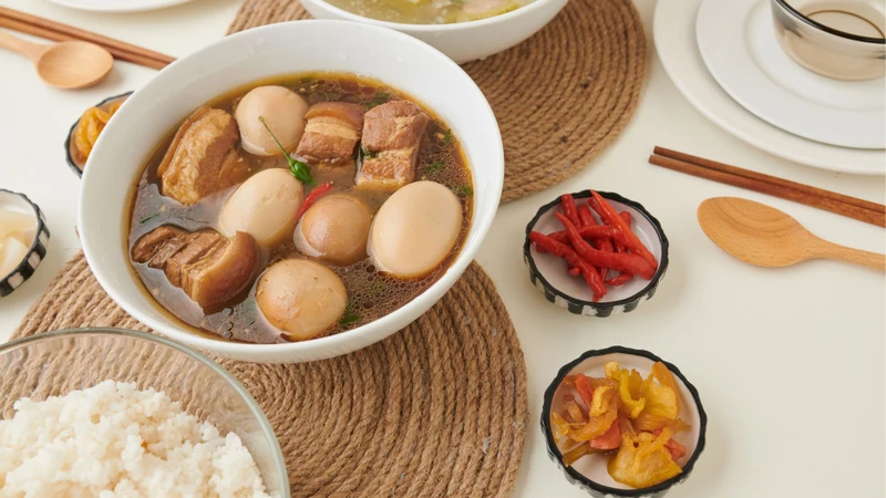 Thịt, trứng và gia vị là những thành phần chính quyết định năng lượng của món ăn