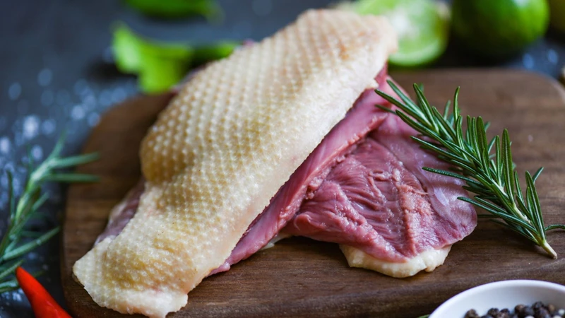 Thịt vịt cung cấp nhiều protein, vitamin nhóm B và khoáng chất thiết yếu
