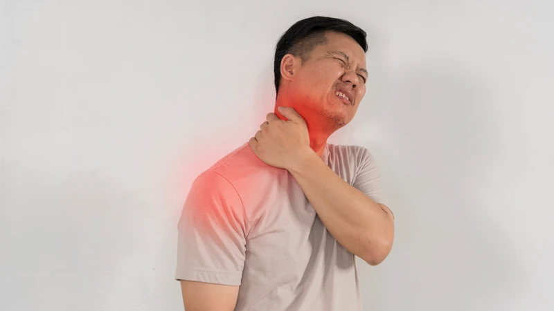 Đau mỏi cổ vai gáy có thể là dấu hiệu sớm của thoái hóa đốt sống cổ