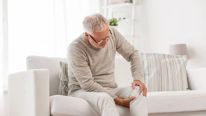 Nguy cơ mắc thoái hoá khớp gối tăng mạnh sau tuổi 60