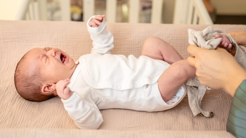 Thoát vị bẹn là bệnh ngoại khoa thường gặp ở trẻ sơ sinh và trẻ nhỏ, gây khối phồng rõ ở vùng bẹn hoặc bìu