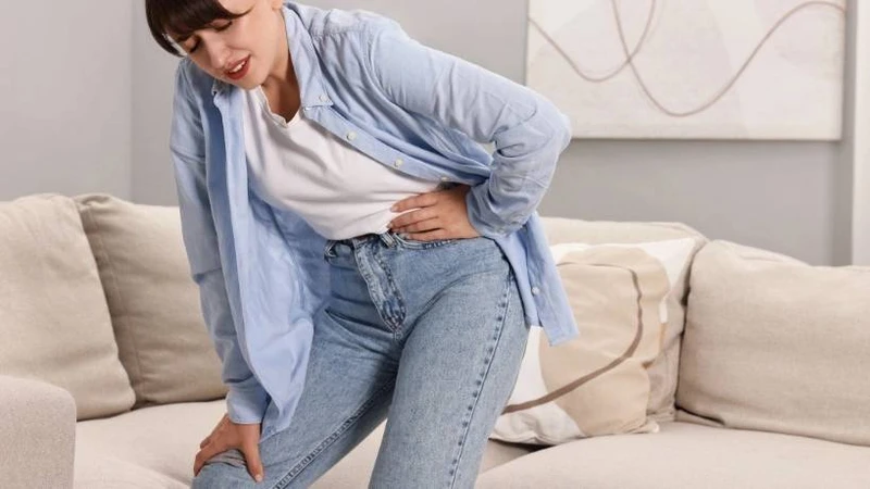 Hội chứng chùm đuôi ngựa gây đau dữ dội vùng hông, tê vùng sinh dục, mất kiểm soát tiểu tiện