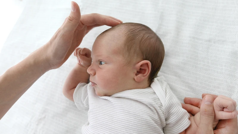 Thóp phồng ở trẻ sơ sinh có nguy hiểm không là thắc mắc của nhiều ba mẹ