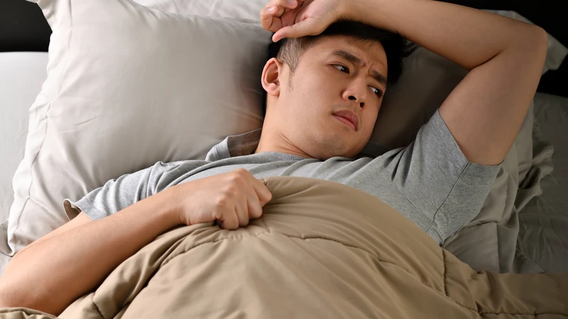 Mất ngủ kinh niên hoặc khó vào giấc, làm đảo lộn nhịp sinh hoạt