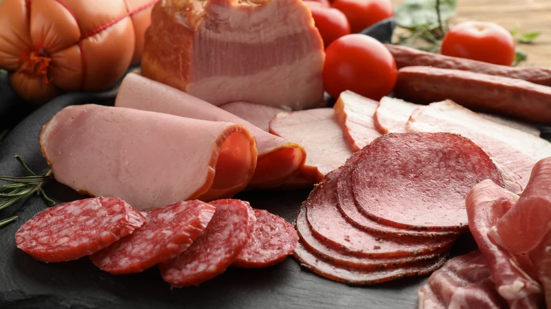 Người bị suy thận cần hạn chế nội tạng động vật và thịt chế biến sẵn