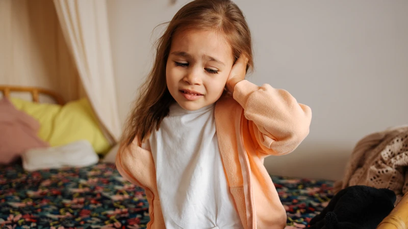 Thủng màng nhĩ ở trẻ khó tự lành khi vết thủng lớn kéo dài và nhiễm trùng tái phát