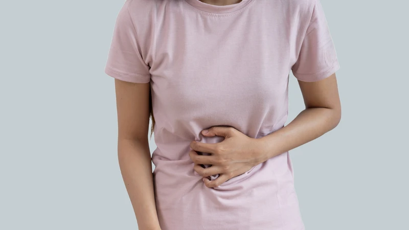 Thường xuyên đau bụng có sao không? Tình trạng này có thể là dấu hiệu cảnh báo của các bệnh lý thực thể tại đường tiêu hóa