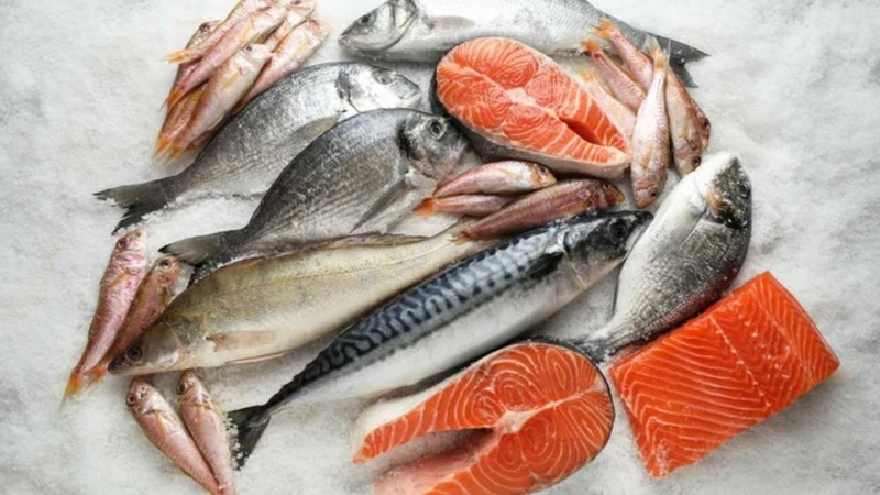 Thủy ngân chủ yếu phơi nhiễm qua ăn uống, đặc biệt từ cá và hải sản chứa methylmercury