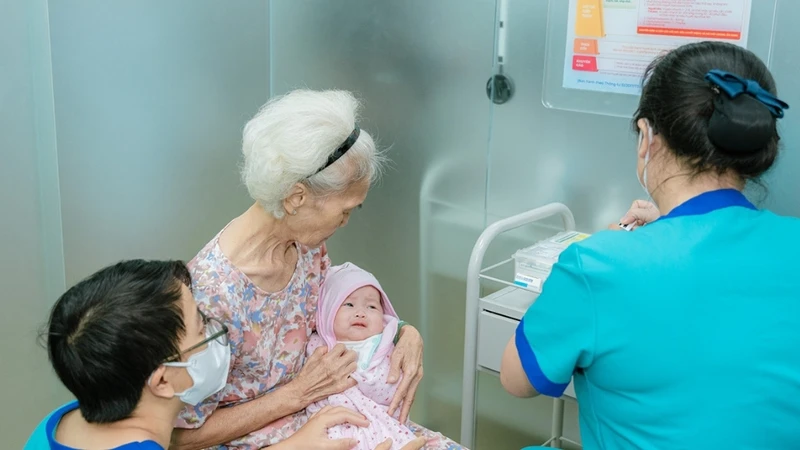 Quy trình tiêm chủng bù liều an toàn và đúng chuẩn tại Long Châu