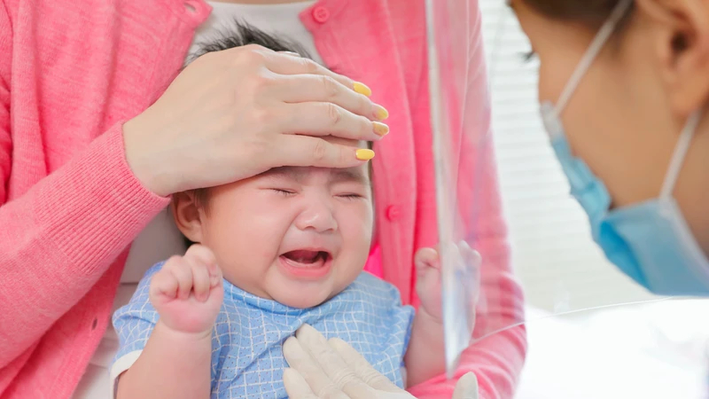 Cần thông báo về tiền sử dị ứng với bất cứ thành phần trong vắc xin của trẻ cho nhân viên y tế