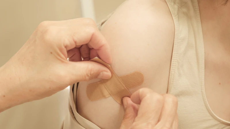 Chăm sóc đúng cách sau tiêm vắc xin giúp cơ thể mau hồi phục