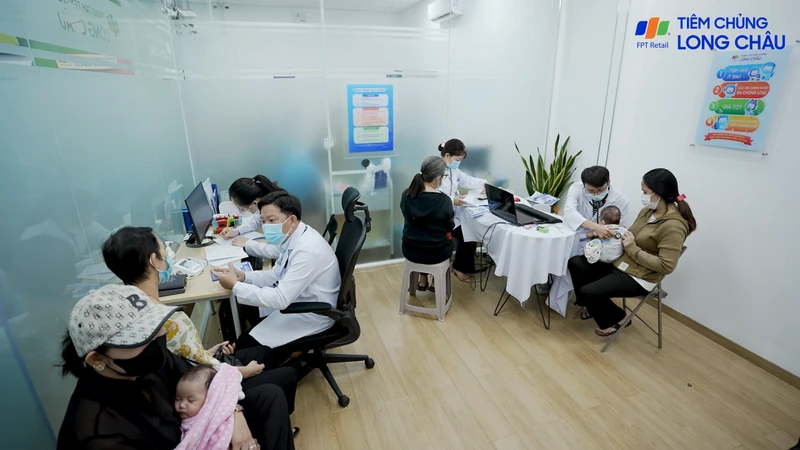 Trung tâm Tiêm chủng Long Châu chuyên cung cấp dịch vụ tiêm chủng với nguồn vắc xin đa dạng, chất lượng cao