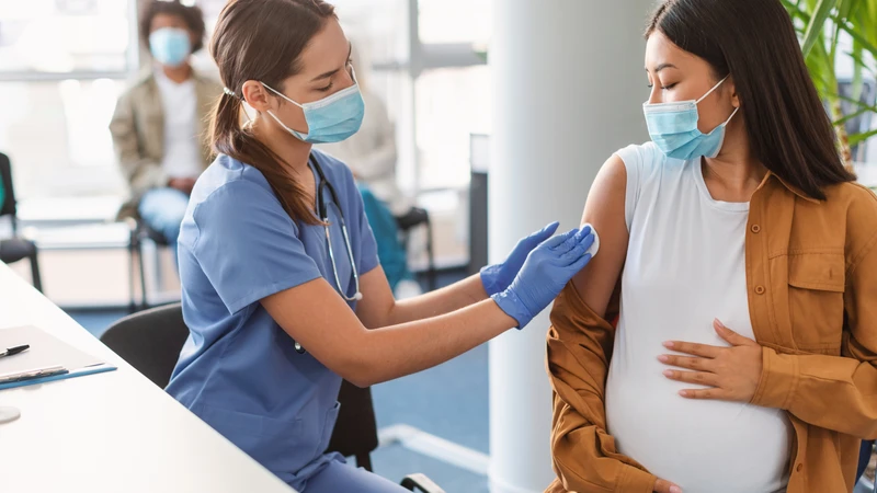 Vắc xin Abrysvo khuyến cáo cho mẹ bầu, tiêm từ tuần 24 đến 36 giúp bảo vệ bé sau sinh hiệu quả