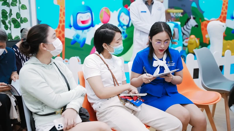Long Châu hỗ trợ tư vấn lịch tiêm phù hợp với độ tuổi và sức khỏe