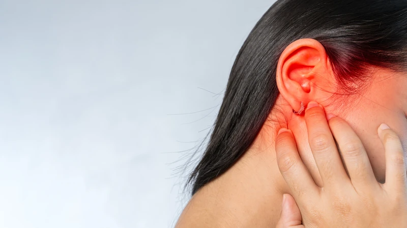 Điều trị dựa trên mức độ nhiễm trùng, đáp ứng thuốc và nguy cơ tổn thương lan rộng