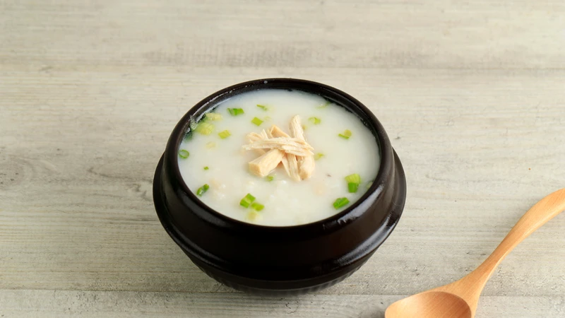 Người bệnh nên ưu tiên thực phẩm mềm và dễ tiêu như cháo loãng, súp hoặc thức ăn nhuyễn