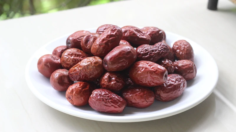 Táo đỏ, đặc biệt là dạng sấy khô, chứa hàm lượng đường tự nhiên cao