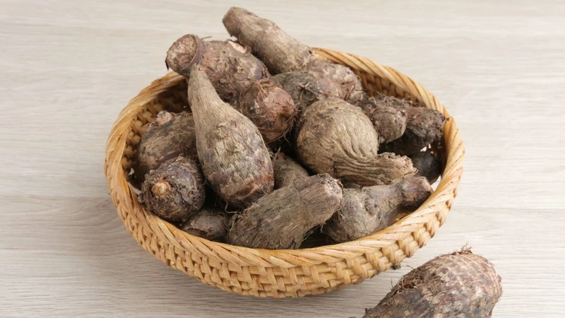 Khoai môn cung cấp chất xơ cùng nhiều dưỡng chất hỗ trợ xây dựng chế độ ăn cân bằng