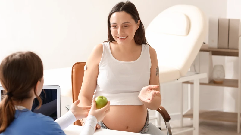 Táo chứa đường tự nhiên có tốc độ hấp thu chậm nên rất phù hợp cho mẹ bầu trong giai đoạn tiểu đường thai kỳ