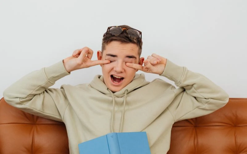 Sau khi tiểu phẫu lẹo mắt cần giữ gìn vệ sinh mắt sạch sẽ, tránh dụi mắt để vết thương mau lành và tránh nhiễm khuẩn