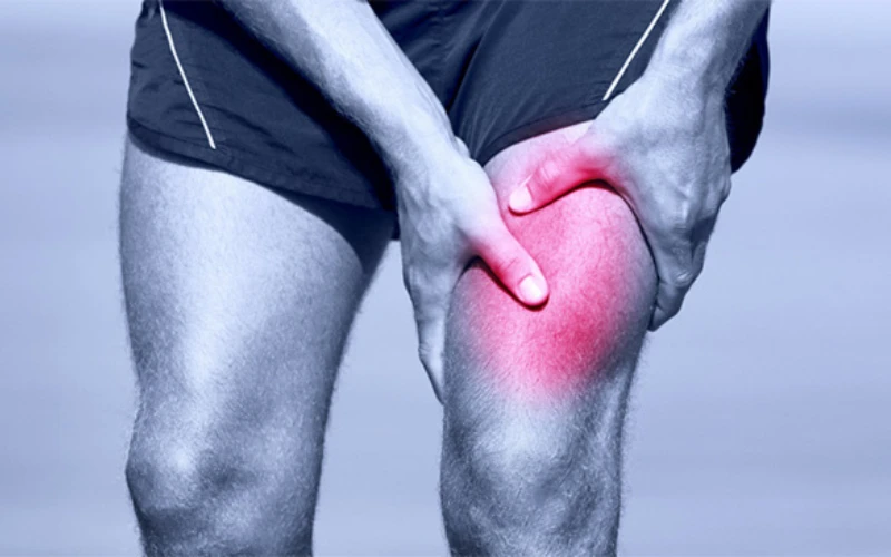 Trong hội chứng May-Thurner máu tĩnh mạch bị ứ đọng có thể gây sưng một bên chân, thường là chân trái