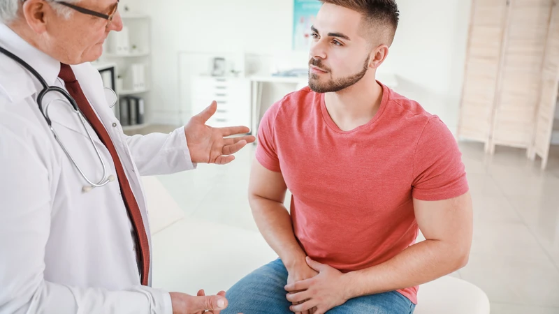 Thăm khám bác sĩ nam khoa khi có dấu hiệu bất thường kéo dài