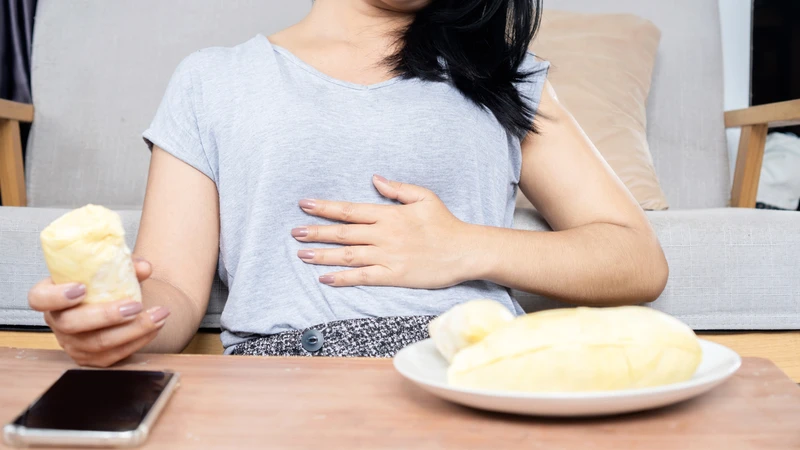 Tới tháng ăn sầu riêng được không​? Lời khuyên dinh dưỡng khi đến kỳ 2