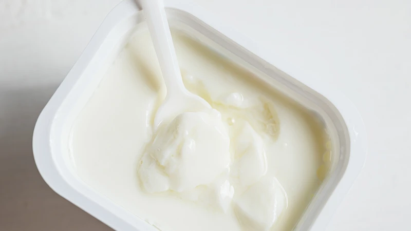 Sữa chua cung cấp canxi, protein và có thể chứa vi sinh vật có lợi