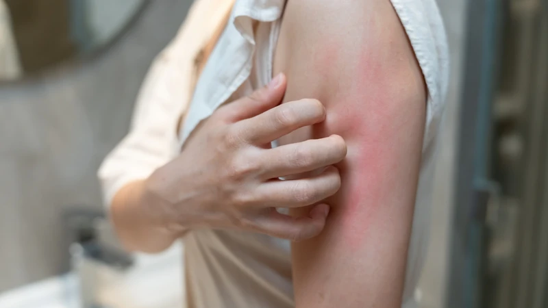 Ngừng sử dụng và đến cơ sở y tế nếu xuất hiện các dấu hiệu bất thường