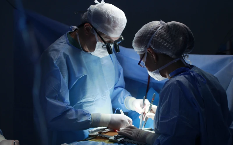 Trong trường hợp khối u xâm lấn diện tích bàng quang, bác sĩ có thể chỉ định phẫu thuật loại bỏ khối u