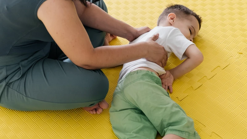 Kéo giãn cơ chi dưới giúp cải thiện biên độ khớp ở trẻ bại não
