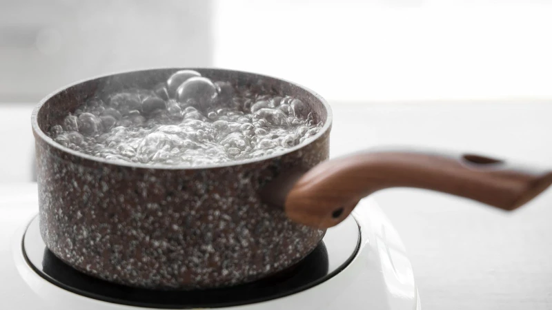 Một cách dùng hạt sang phổ biến là hãm hạt sang với nước sôi