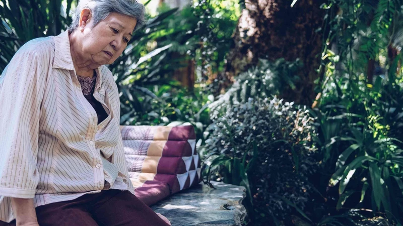Tâm lý sợ làm phiền con cháu tạo ra rào cản tinh thần lớn ở người lớn tuổi