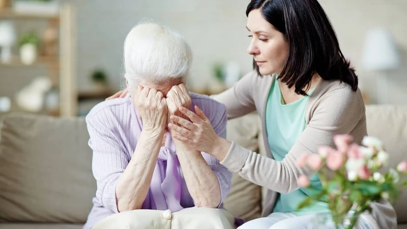 Sự lắng nghe và đồng hành từ gia đình giúp người cao tuổi bị trầm cảm bớt cảm giác cô đơn