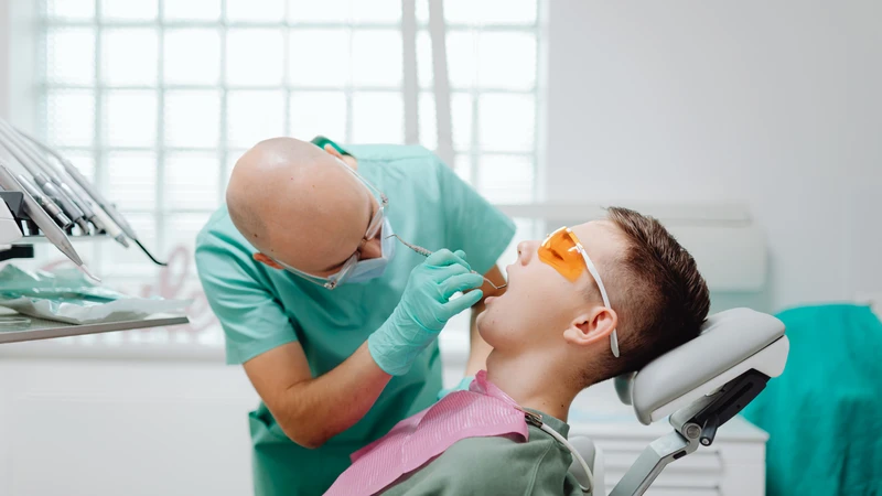 Trám răng giữ được bao lâu? Trám răng bằng amalgam có độ bền cao, có thể sử dụng hơn 10 năm