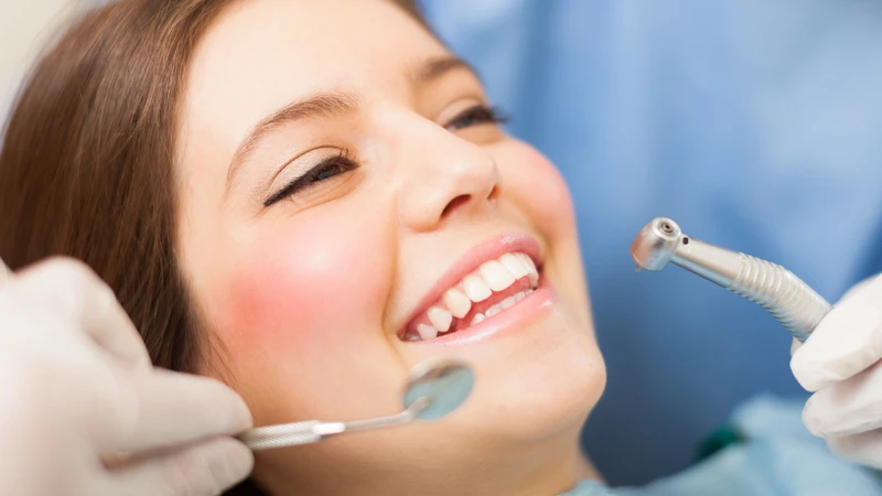 Trám răng lấy tủy có đau không?