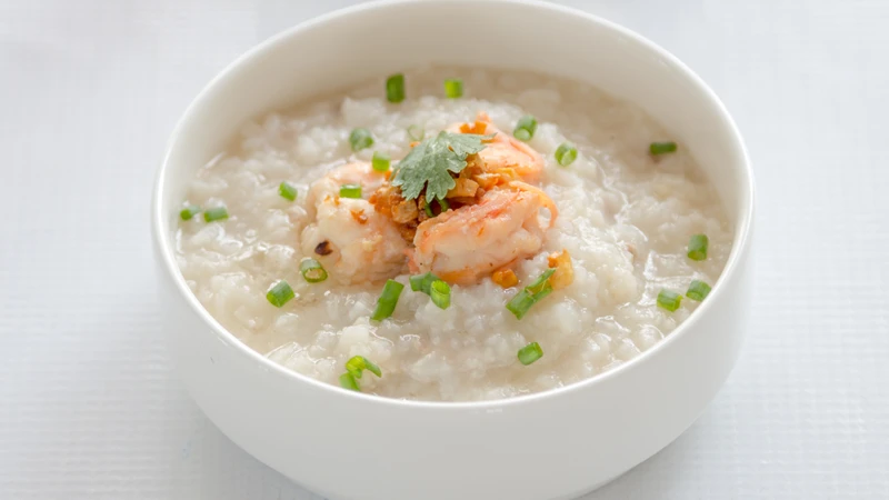 Ưu tiên các món ăn mềm, ít phải nhai nhiều như súp, cháo