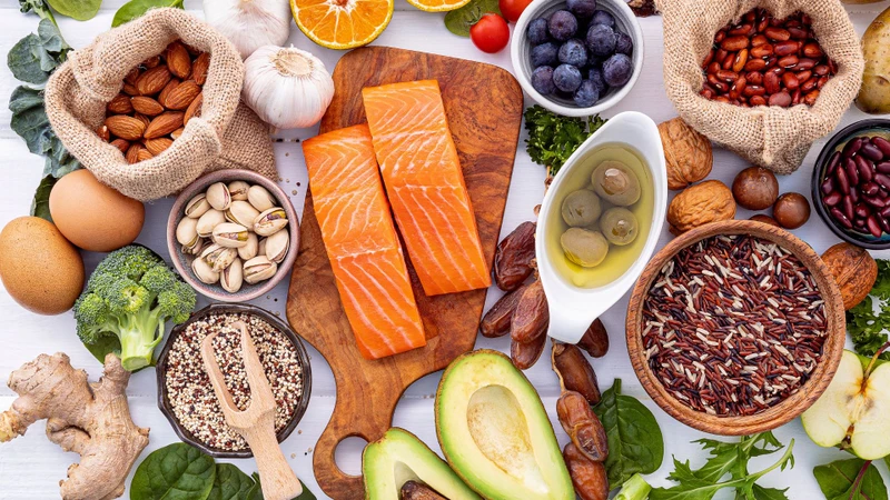 Bổ sung thực phẩm giàu omega-3 và vitamin giúp hỗ trợ phục hồi khớp gối