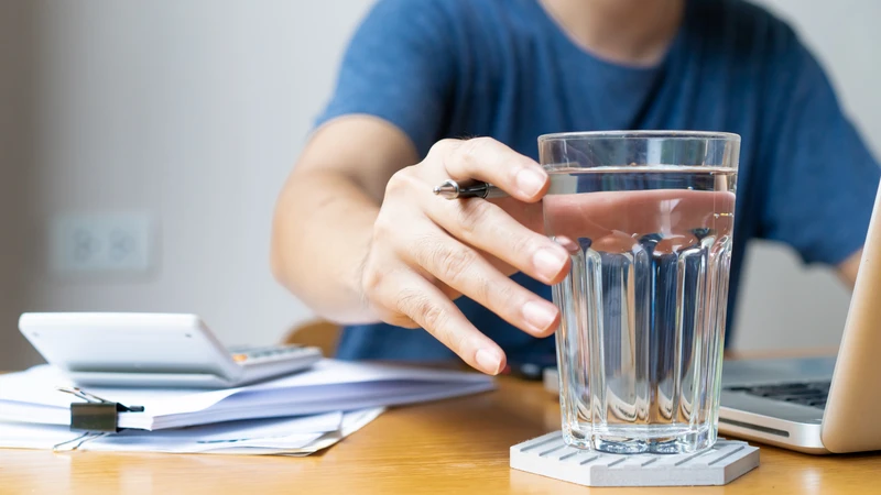 Hạn chế thực phẩm chế biến sẵn và nhiều muối