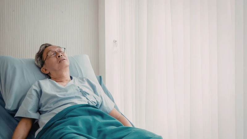 Cho người bệnh nằm đầu cao nếu cảm thấy khó thở