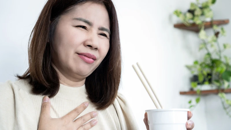 Khi nào nên hạn chế nước dừa nếu bị trào ngược?