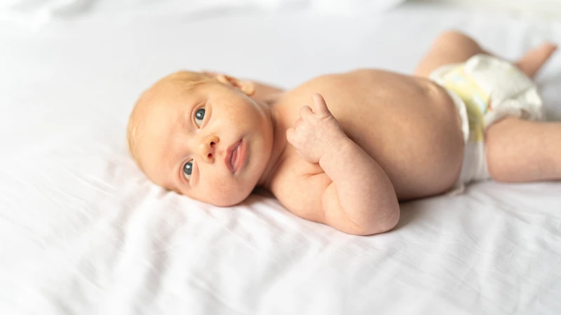 Trẻ 1 tháng tuổi đi ngoài mấy lần một ngày là bình thường?4