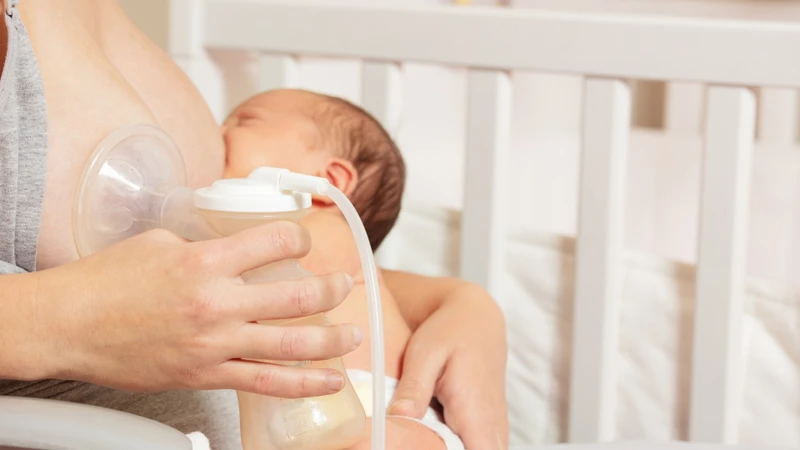 Cha mẹ nên tôn trọng tín hiệu no và tránh ép trẻ bú thêm