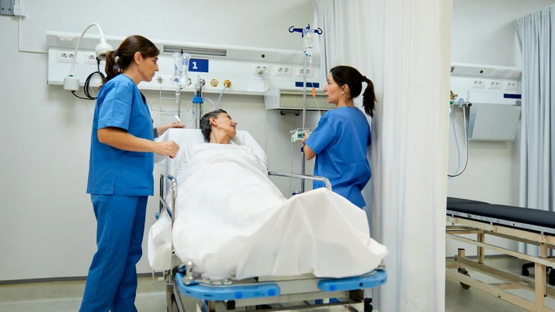 Sau hậu phẫu, người bệnh cần tái khám định kỳ và tuân thủ kế hoạch theo dõi của bác sĩ