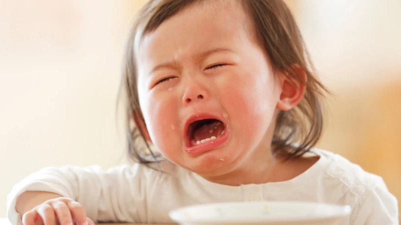 Trải nghiệm ngã đau hoặc tính cách nhút nhát có thể khiến trẻ e ngại và sợ tập đi