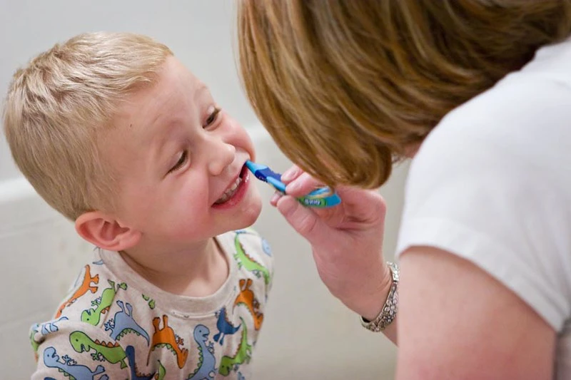 Trẻ 2 tuổi bị hôi miệng phải làm sao? Cách trị hôi miệng cho trẻ 2 tuổi hiệu quả nhất 1
